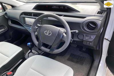 2017 Toyota Aqua - Thumbnail