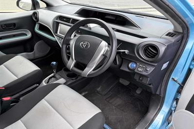 2012 Toyota Aqua - Thumbnail
