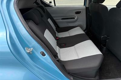 2012 Toyota Aqua - Thumbnail