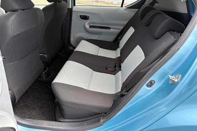 2012 Toyota Aqua - Thumbnail