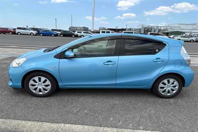 2012 Toyota Aqua - Thumbnail