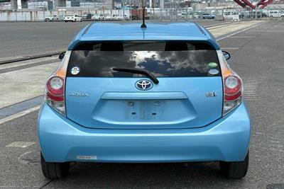 2012 Toyota Aqua - Thumbnail
