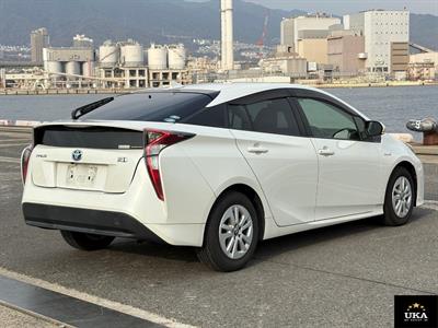 2018 Toyota Prius - Thumbnail