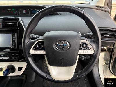 2018 Toyota Prius - Thumbnail