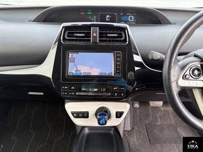 2018 Toyota Prius - Thumbnail