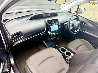 2019 Toyota Prius - Thumbnail