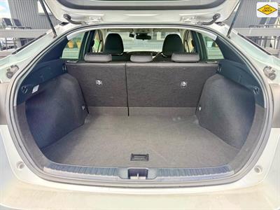 2019 Toyota Prius - Thumbnail