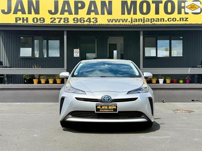 2019 Toyota Prius - Thumbnail