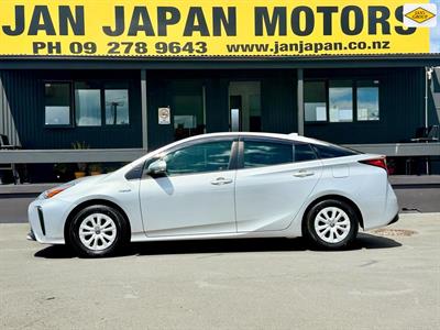 2019 Toyota Prius - Thumbnail