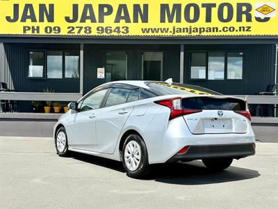 2019 Toyota Prius - Thumbnail