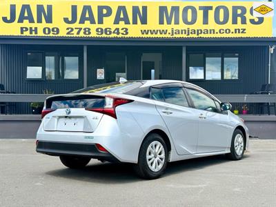 2019 Toyota Prius - Thumbnail
