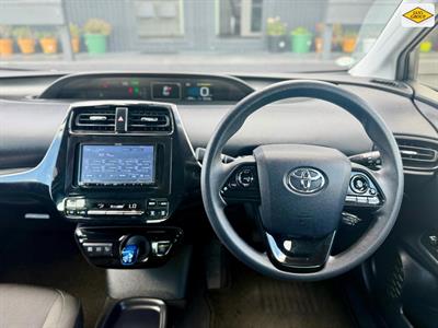 2019 Toyota Prius - Thumbnail