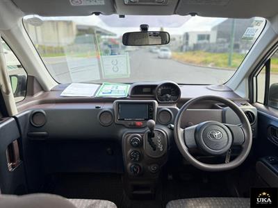 2015 Toyota Porte - Thumbnail