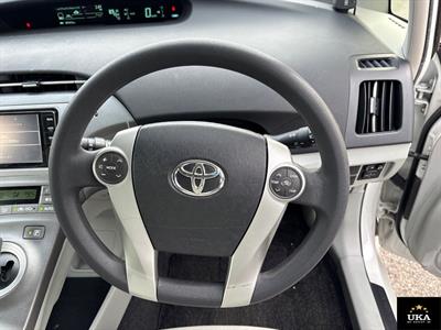 2015 Toyota Prius - Thumbnail