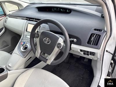 2015 Toyota Prius - Thumbnail