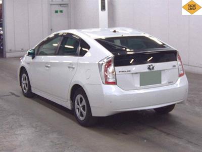 2015 Toyota Prius - Thumbnail