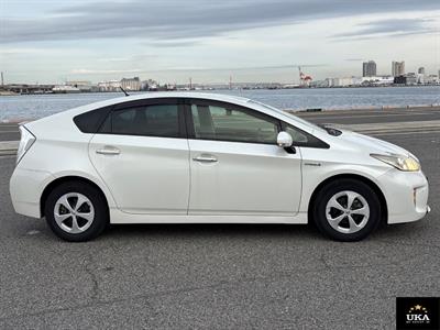 2015 Toyota Prius - Thumbnail
