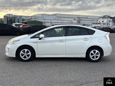 2015 Toyota Prius - Thumbnail