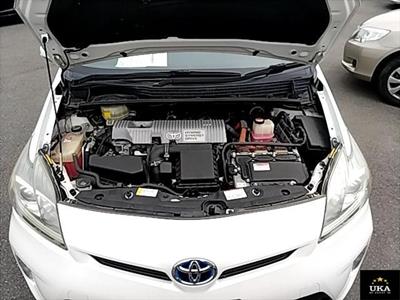 2016 Toyota Prius - Thumbnail