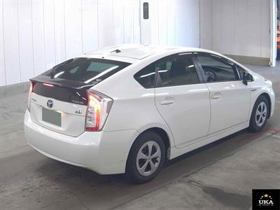 2016 Toyota Prius - Thumbnail