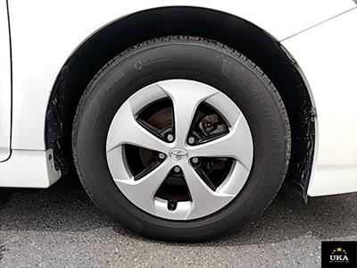 2016 Toyota Prius - Thumbnail