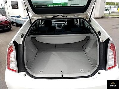 2016 Toyota Prius - Thumbnail