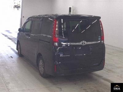 2015 Toyota Esquire - Thumbnail