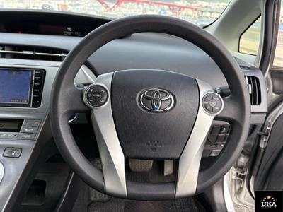 2015 Toyota Prius - Thumbnail