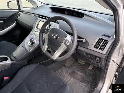 2015 Toyota Prius - Thumbnail
