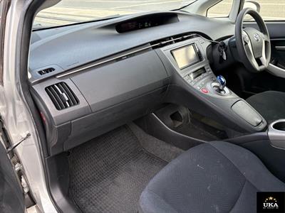 2015 Toyota Prius - Thumbnail