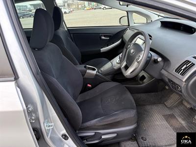 2015 Toyota Prius - Thumbnail