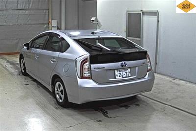 2015 Toyota Prius - Thumbnail