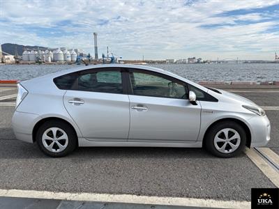2015 Toyota Prius - Thumbnail