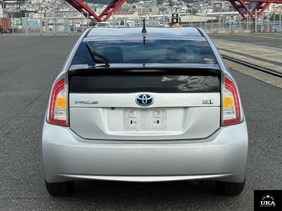 2015 Toyota Prius - Thumbnail