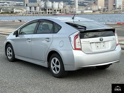 2015 Toyota Prius - Thumbnail
