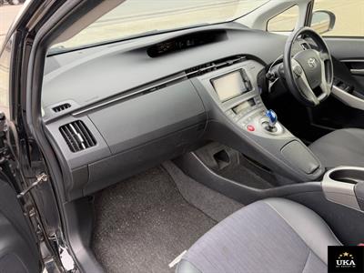 2014 Toyota Prius - Thumbnail