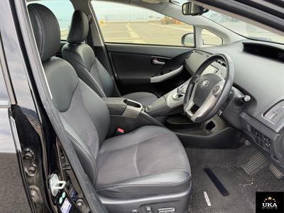 2014 Toyota Prius - Thumbnail