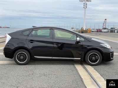 2014 Toyota Prius - Thumbnail