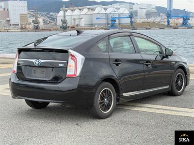 2014 Toyota Prius - Thumbnail