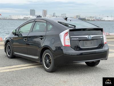 2014 Toyota Prius - Thumbnail