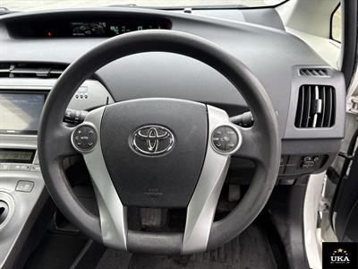 2015 Toyota Prius - Thumbnail