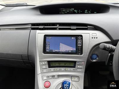 2015 Toyota Prius - Thumbnail