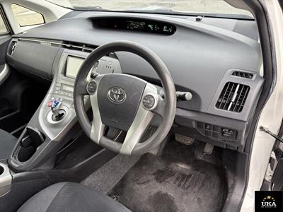 2015 Toyota Prius - Thumbnail