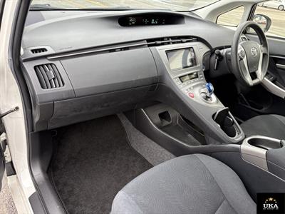 2015 Toyota Prius - Thumbnail