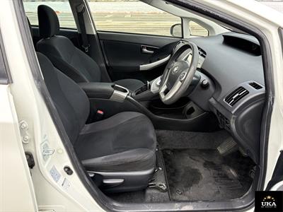 2015 Toyota Prius - Thumbnail