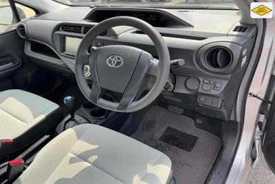 2016 Toyota Aqua - Thumbnail