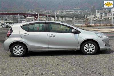 2016 Toyota Aqua - Thumbnail