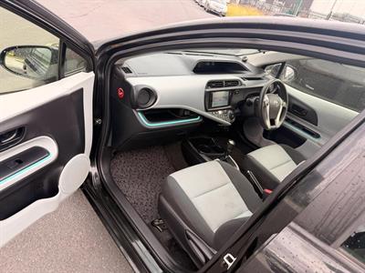 2012 Toyota Aqua - Thumbnail