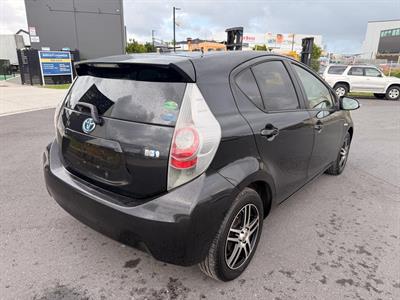 2012 Toyota Aqua - Thumbnail