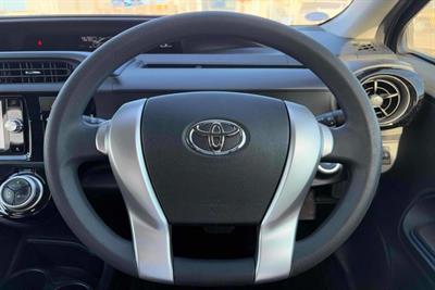 2015 Toyota Aqua - Thumbnail